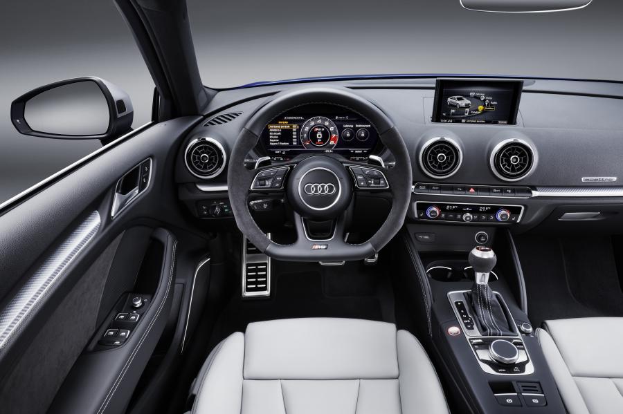 Интерьер Audi RS3 Sportback (8V) 2017 года  (WW) (фото 14 из 40)